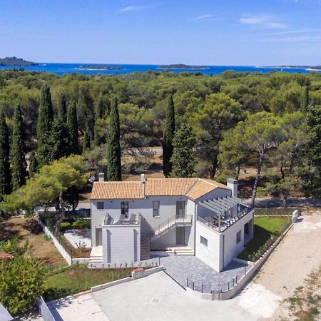Villa Pinia Fažana Buitenkant foto